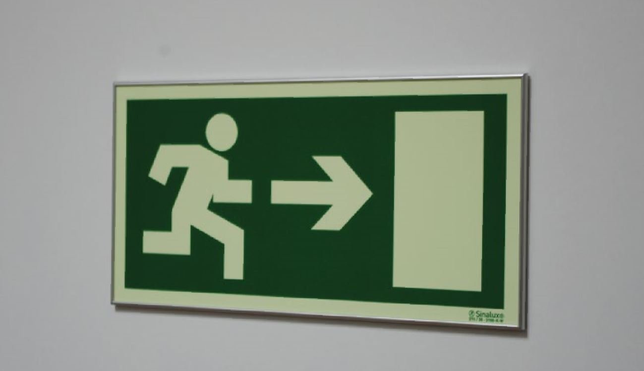 Edelstahlrahmen für Rettungszeichen 1200x600 mm
